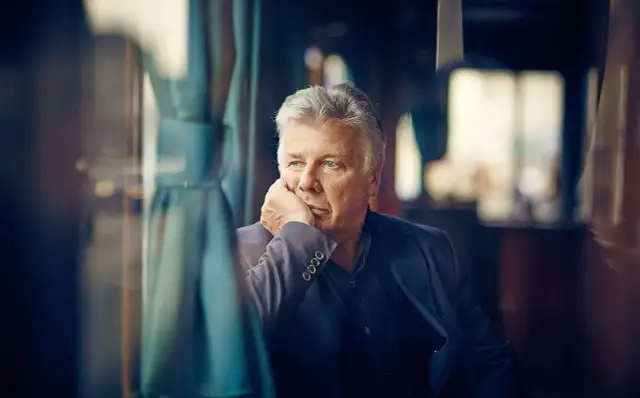 Aktor Emil: Poznaj życie i twórczość znanych artystów teatralnych