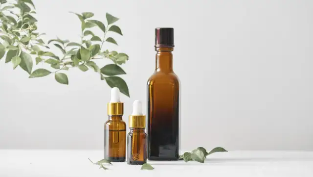 Najlepszy olejek do włosów wysokoporowatych, który uratuje Twoje pasma