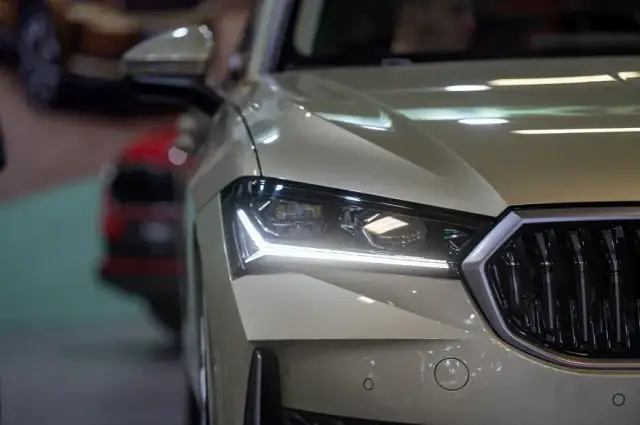 Czy można zamontować żarówki LED w samochodzie? Sprawdź legalność i ryzyko