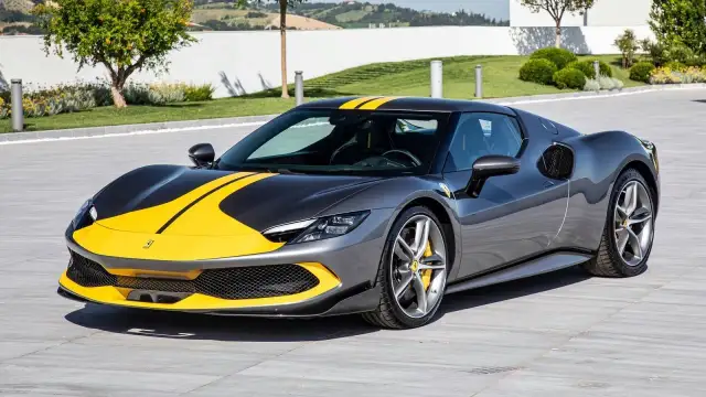 Ile kosztuje Ferrari? Ceny nowych i używanych modeli oraz czynniki wpływające na koszt