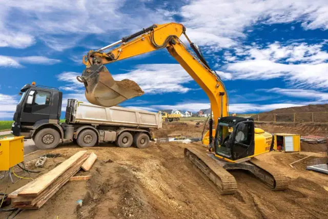 Zarobki operatora koparki 2024: Ile naprawdę zarobisz?