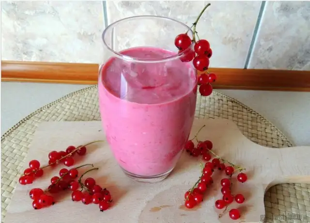 Orzeźwiający koktajl z czerwonej porzeczki: Przepisy i sekrety