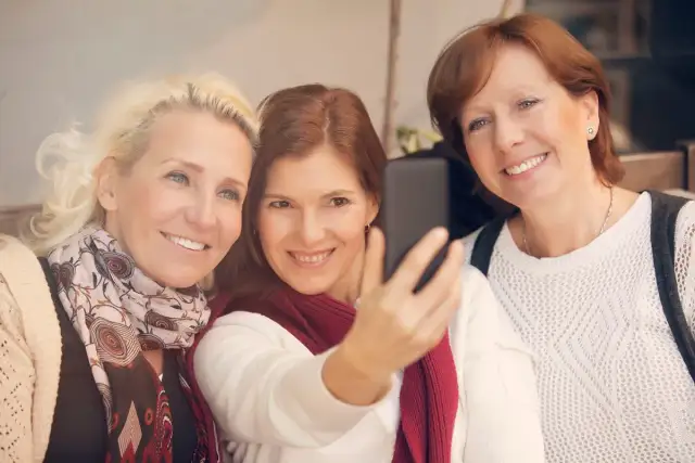 Czy 50 lat to już senior w Polsce? Prawda i Twoje możliwości.