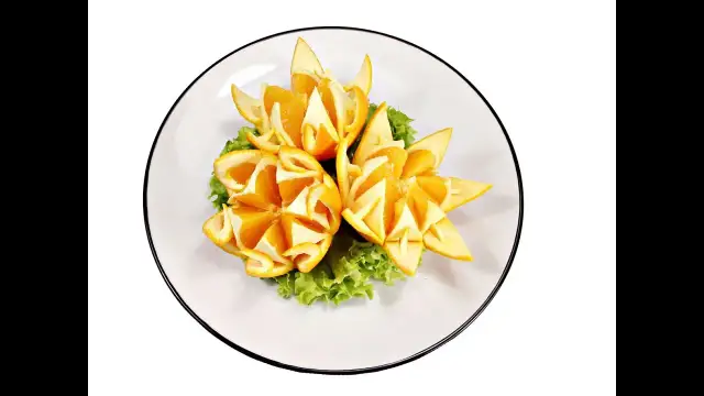 Pomarańcze na stół: od cięcia po dekoracje. Zaskocz gości!