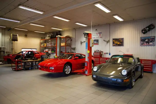 Ferrari czy Porsche: Który samochód sportowy wybrać i dlaczego?