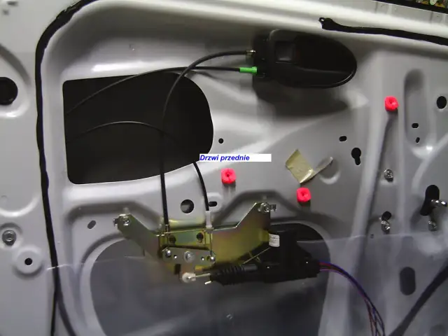 Mechanizm centralnego zamka Toyota Yaris, koszt części do drzwi przednich.