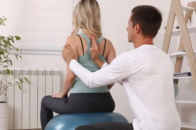 Skuteczne ćwiczenia na skoliozę, które przynoszą ulgę i poprawę