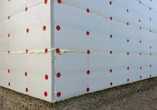 Skuteczne metody zabezpieczenia styropianu przed utlenianiem w budownictwie