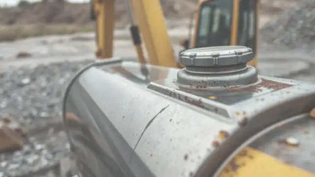 Jaki olej hydrauliczny do koparki? Uniknij kosztownych awarii!