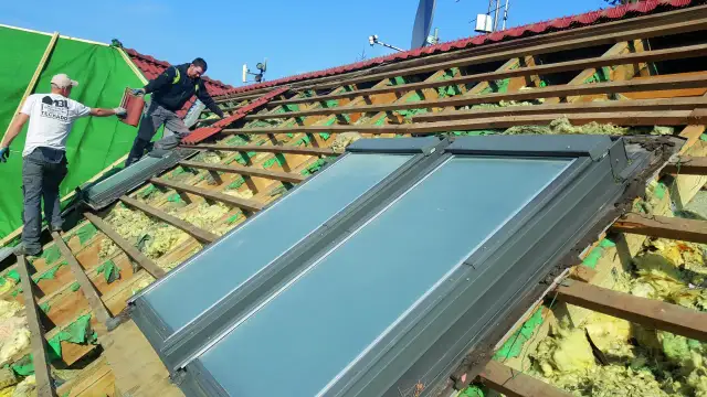 Wymiana krokwi: zgłoszenie czy pozwolenie? Uniknij kar!