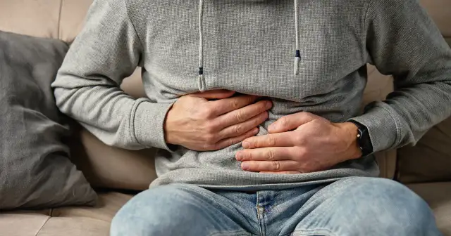 Ssanie w żołądku: Jak się pozbyć? Leki, domowe sposoby, dieta