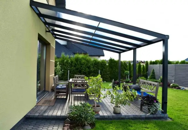 Z czego dach na taras – najlepsze materiały i ich wady oraz zalety