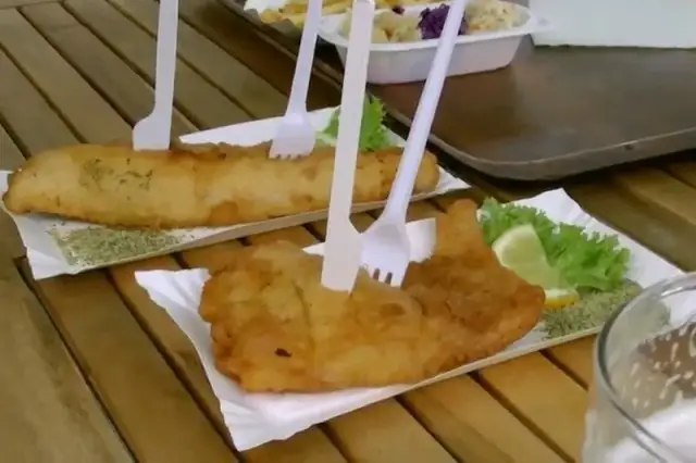 Mielno: Gdzie zjeść rybę prosto z kutra? Obiady i miejsca dla rodzin