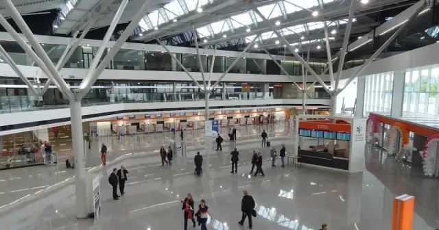 Lotnisko Chopina – w której dzielnicy się znajduje i co warto wiedzieć