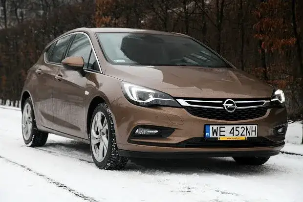 Ile pali Opel Astra 1.4 benzyna? Sprawdź realne zużycie paliwa