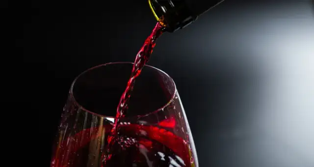 Co to jest grzaniec? Odkryj sekrety tego aromatycznego napoju