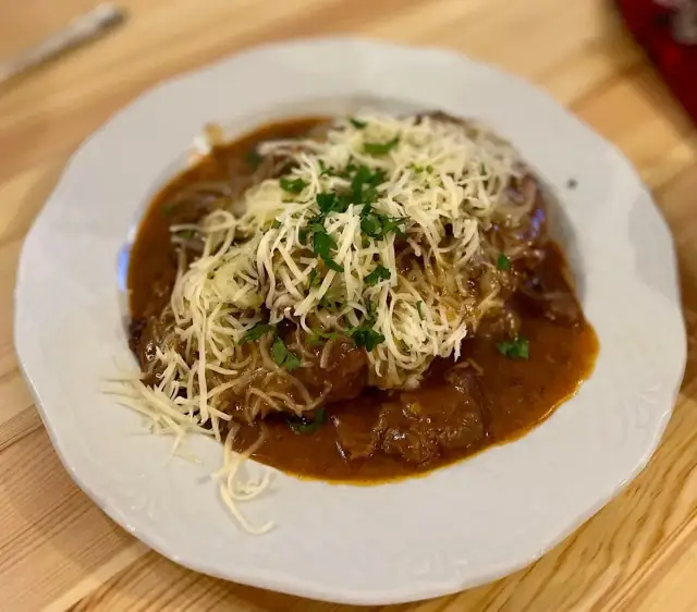 Gdzie zjeść w Ustce? Odkryj najlepsze miejsca na pyszne jedzenie