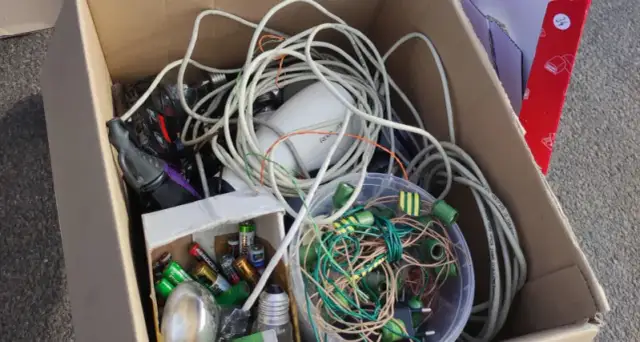 Gdzie wyrzucić kabel od ładowarki, aby nie zaszkodzić środowisku?