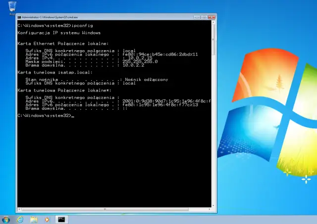 Wiersz polecenia Windows 10 wyświetla konfigurację IP systemu, w tym adresy IPv4 i IPv6 dla połączenia Ethernet.
