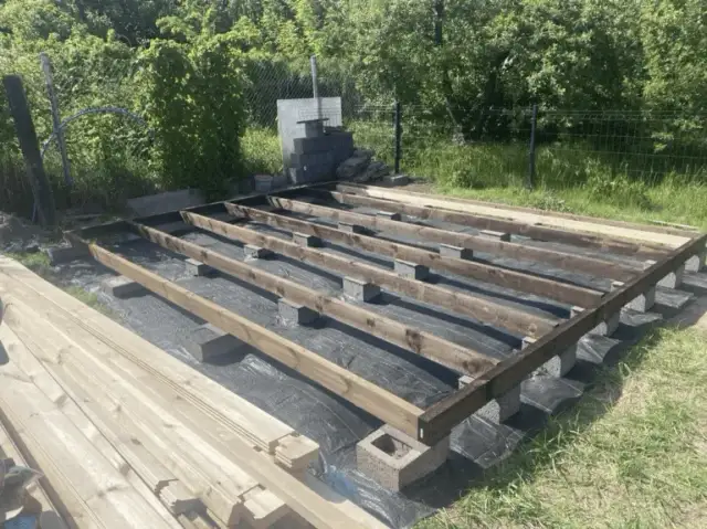 Jaki fundament pod altankę drewnianą? Poznaj najlepsze opcje dla Ciebie