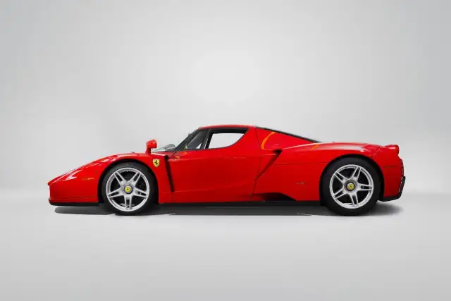 Ferrari Enzo: Arcydzieło designu F1. Odkryj jego ponadczasowy urok.