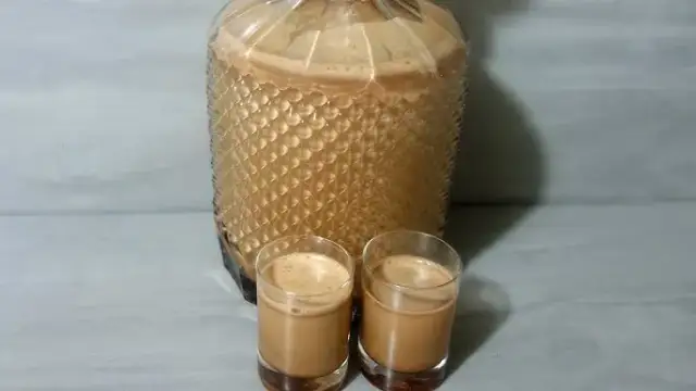 Jak zrobić nalewkę z kukułek - prosty przepis na pyszny likier