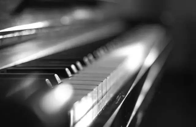 Jak przenosić pianino bez ryzyka uszkodzenia - krok po kroku