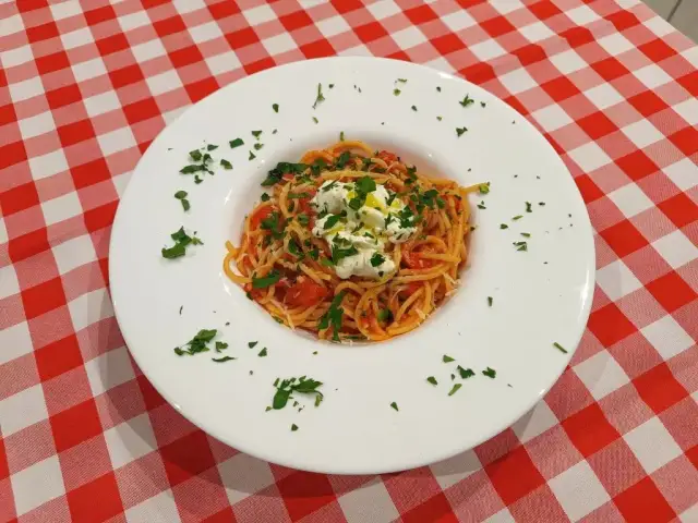 Prosty przepis na spaghetti arrabiata, które zaskoczy Twoje kubki smakowe