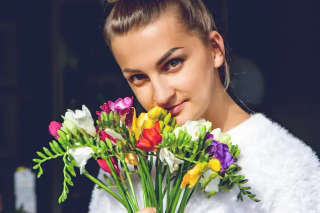 Kiedy jest sezon na frezje? Poznaj najlepszy czas na ich sadzenie