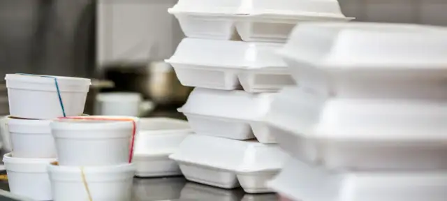 Gdzie wyrzucić styropian z opakowań, aby uniknąć problemów z recyklingiem?