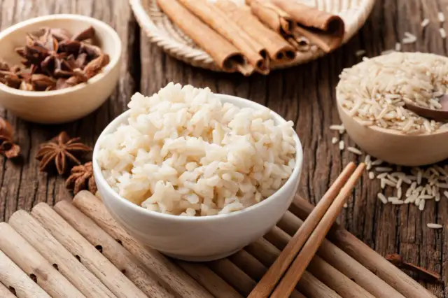 Jak długo gotować ryż, aby zawsze był idealnie miękki?