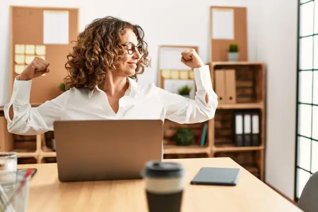 Stylizacje do biura: eleganckie i wygodne outfity na każdy dzień