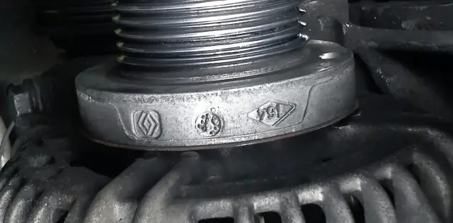 Jak wyciągnąć alternator z Renault Megane bez zbędnych problemów