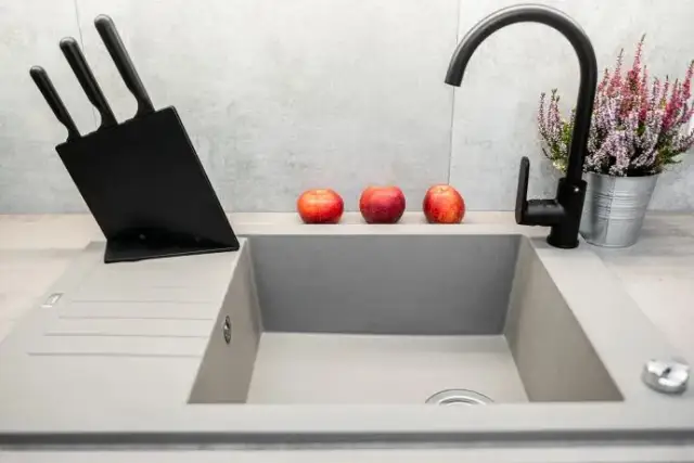 Zlew konglomerat czy granit - co wybrać, aby uniknąć rozczarowań?
