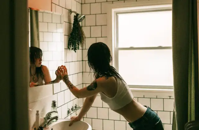 Obsesja na czyimś punkcie objawy – jak rozpoznać niezdrowe przywiązanie