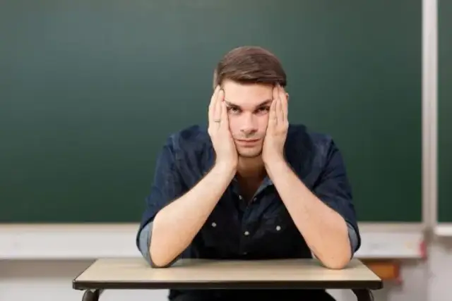 Nękanie nauczyciela przez rodzica: jak się bronić i reagować