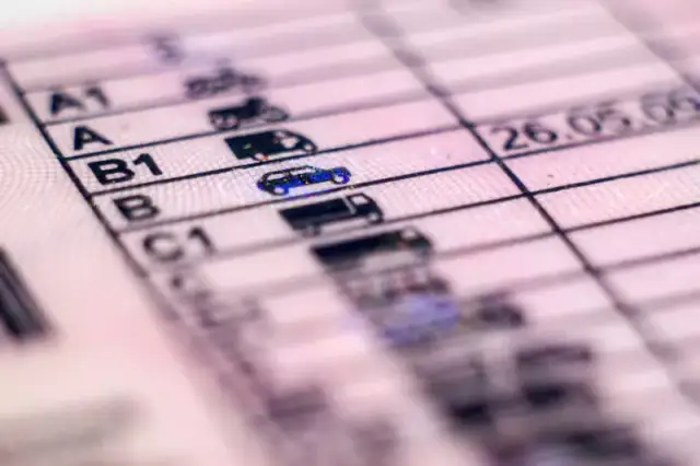 Jak odzyskać prawo jazdy po elektronicznym zatrzymaniu – krok po kroku