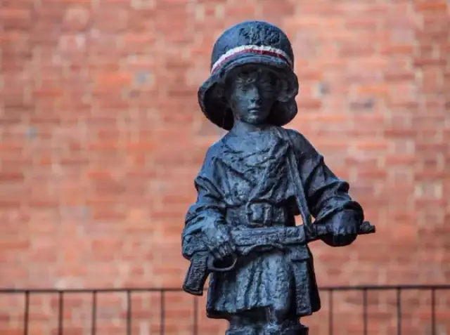 Mały powstaniec wiersz – historia dzieci walczących o wolność