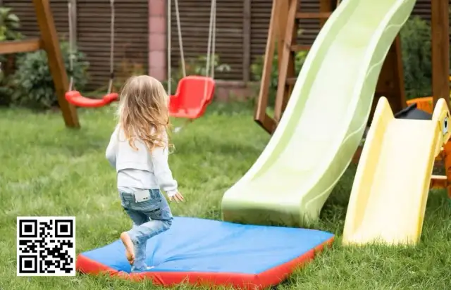 Plac zabaw: Od kiedy z dzieckiem? Samodzielnie po 7. roku życia?