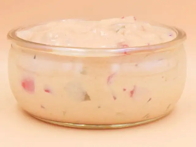 Jak zrobić sos 1000 wysp – prosty przepis na pyszny sos do sałatek