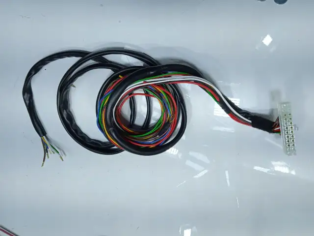 Jak podłączyć wiązkę elektryczną haka Outlander bez problemów