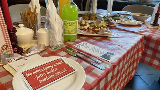 Impreza PRL: Kompletny przewodnik po modzie, menu i zabawie