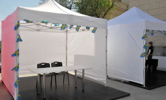 Ile kosztuje wynajem namiotu na komunie? Zaskakujące ceny i opcje