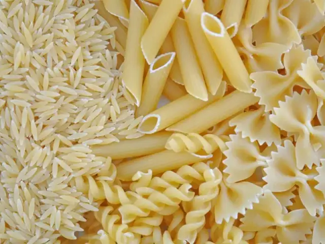 Co jest zdrowsze: ryż czy makaron? Odkryj prawdę o ich wartościach
