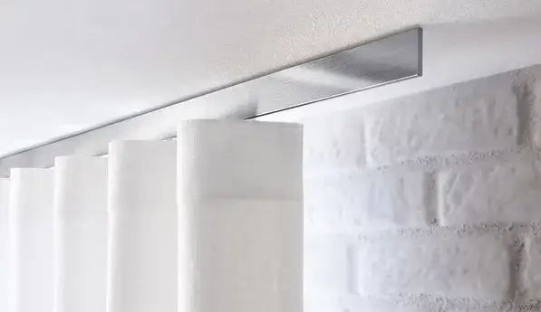 Haczyki jak wieszać firanki na agrafki, aby uniknąć problemów z drapowaniem