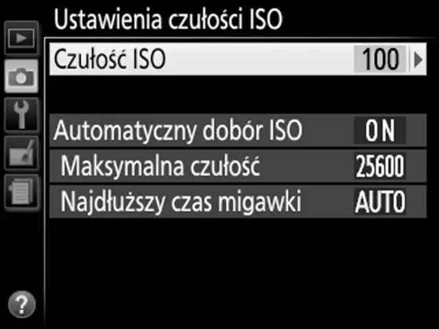 Ekran aparatu z ustawieniami czułości ISO. Widoczna opcja "Czułość ISO" ustawiona na 100, co sugeruje tryb manualny.