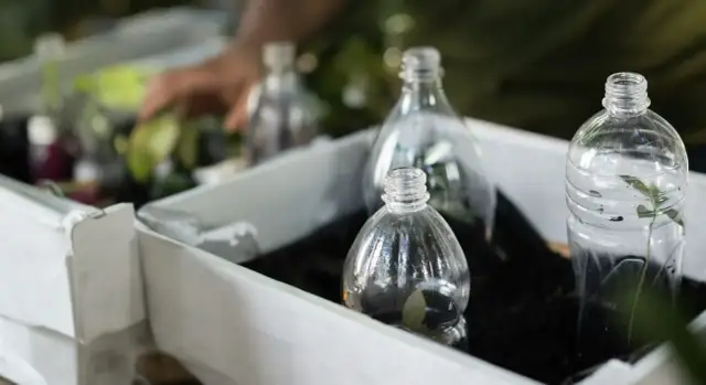 Recykling plastiku co powstaje: zaskakujące produkty z odpadów plastikowych