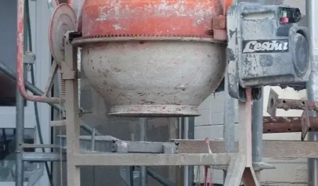 Jak wyczyścić betoniarkę i uniknąć kosztownych uszkodzeń