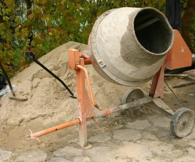 Beton B20/B25 w betoniarce 250l: Ile cementu? Proporcje, instrukcje!