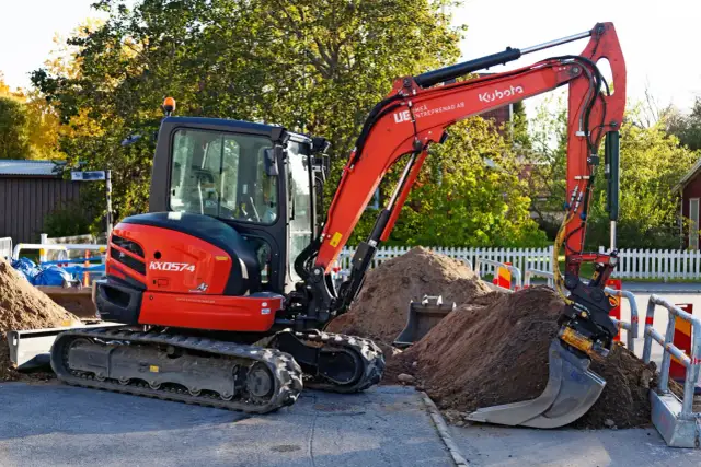 Ile kosztuje minikoparka? Zakup, wynajem, leasing co wybrać?